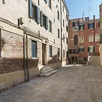Apartment With Canal View In A Quiet Neighbourhood